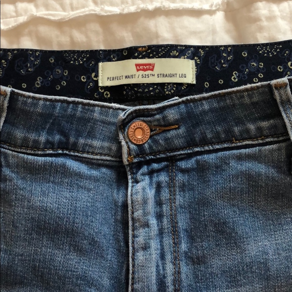 Levi’s 525 straight leg jeans with perfect waist